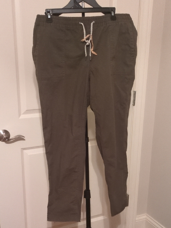 Vuori Pants - Vuori olive green Vuori Ripstop Climber pants with a drawstring waist